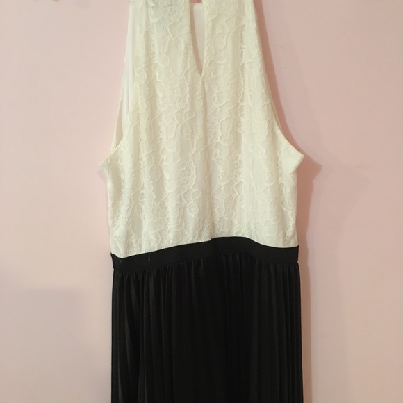 Host pick 🎉🎉🎉White lace, black dress Speechless - Picture 3 of 3